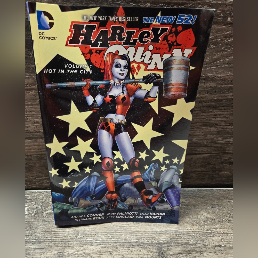 Harley Quinn #1  Volume 1   HOT in the CITY   DC Comics 2014 Graphic‎ Novel New